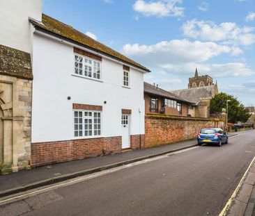 A charming two bedroom house in Winchester city centre - Photo 1