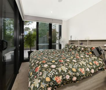 Contemporary Living With Amazing City Views - Photo 5