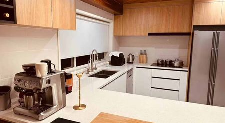 This is a nice family house in Torbay - Photo 2