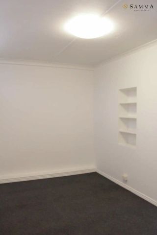 “Walk to the Waves: Stylish 1-Bedroom Unit in a Fabulous Beachside Block!” - Photo 4