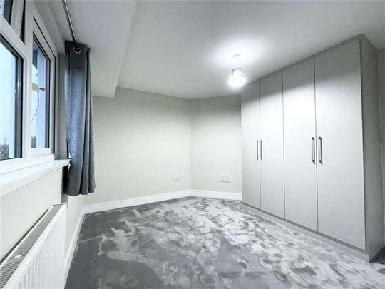 Gunnersbury Lane, Acton, London, W3 - Photo 1