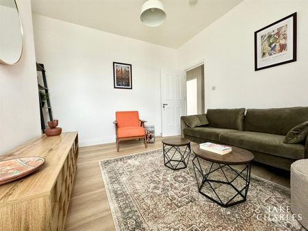2 Bedroom Flat - Photo 2