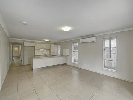 4 Bedroom Modern Home - Photo 4