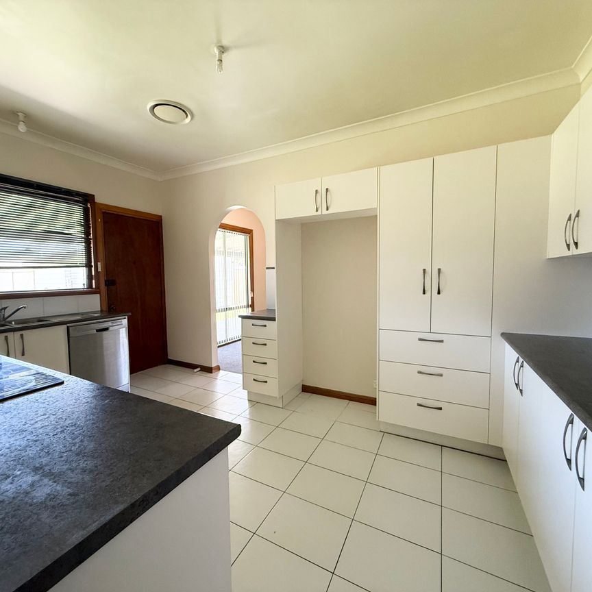 Three Bedroom Home! - Photo 1