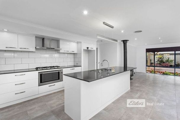 LARGE FAMILY HOME - Photo 1