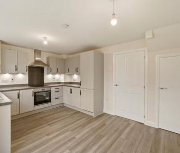 3 bedroom semi-detached house to rent - Photo 2