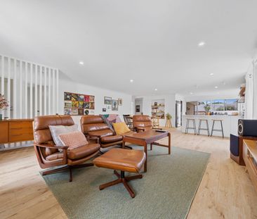 Stunning Renovated 4 Bedroom Home with Lovely Gardens in Calamvale - Photo 2