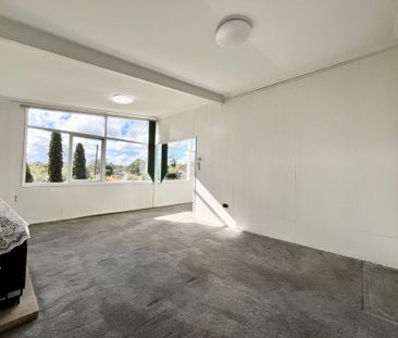 Stunning Family Home! - Photo 2