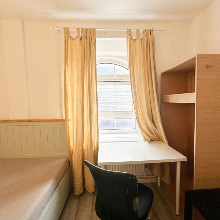 Room in a Shared Flat, Bradley House, E3 - Photo 1
