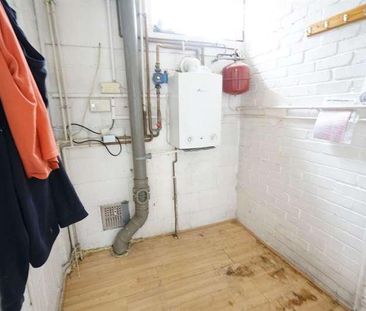 A Broxburn Drive, South Ockendon, RM15 - Photo 6