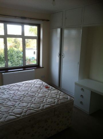 4 bedroom semi-detached house to rent - Photo 2