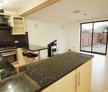 Leventhorpe Court, Oulton, Leeds - Photo 3
