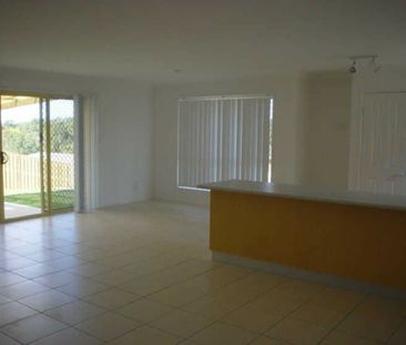 QUALITY 4 BEDROOM HOME IN ALEXANDER RIDGE ESTATE - Photo 3