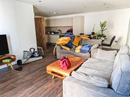 3 bedroom flat to rent - Photo 2