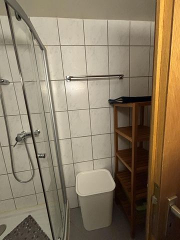 Room in shared accommodation - Photo 5