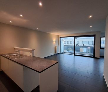 Ruim, mooi appartement met 2 slaapkamers en garage. - Foto 1