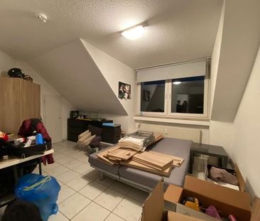 Geräumige 3,5 Zimmer DG Wohnung mit großem Balkon - Foto 2