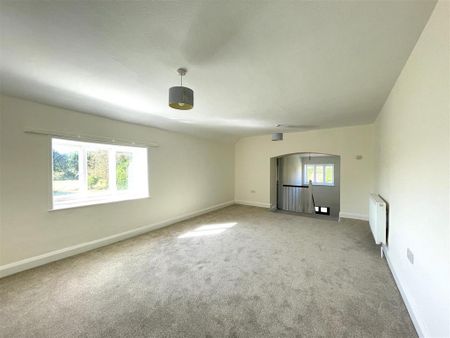 4 bedroom detached house to rent - Photo 3