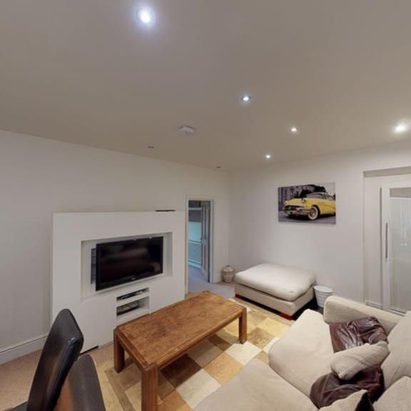 5 bedroom flat to rent - Photo 1