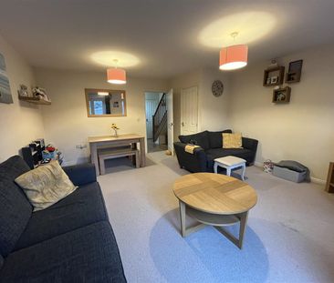 Cedar Close, Old Stratford, Milton Keynes, MK19 - Photo 3