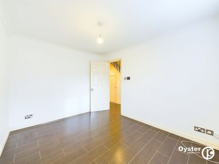 Five Fields Close, Watford, WD19 - Photo 2