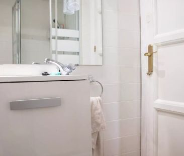 Room in a shared 7-bedroom apartment for rent in Argüelles, all bills included - Photo 6