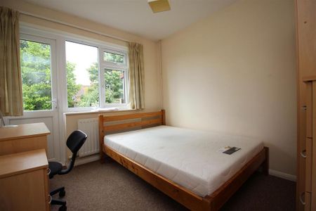 3 bedroom semi-detached house to rent - Photo 3