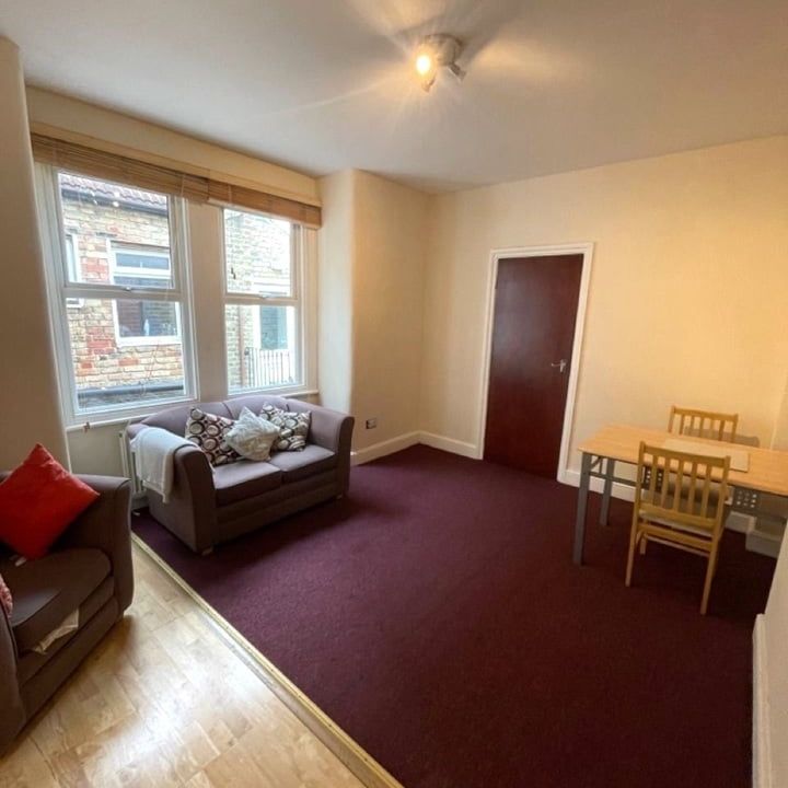 2 Bed Flat, Coverton Road, SW17 - Photo 1