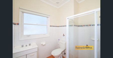 2 BEDROOM HOUSE - Photo 5