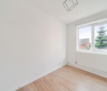 3 bedroom end of terrace house to rent - Photo 3
