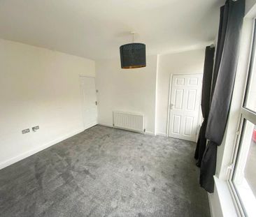 4 bedroom terraced house to rent - Photo 3