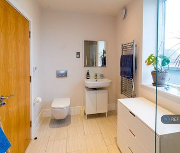 1 bedroom penthouse to rent - Photo 4