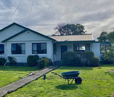 Spacious 4 Bedroom Farm-Style Home - Photo 2