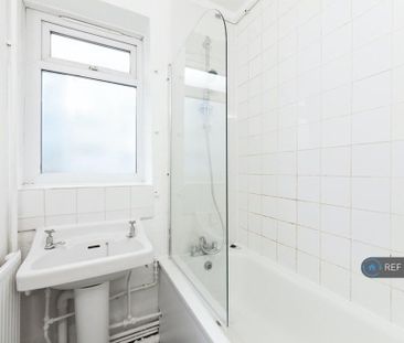 1 bedroom in a flat share to rent - Photo 1