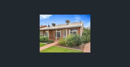 Comfy unit in great location - Photo 5