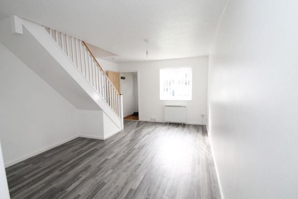 2 bedroom end of terrace house to rent - Photo 1