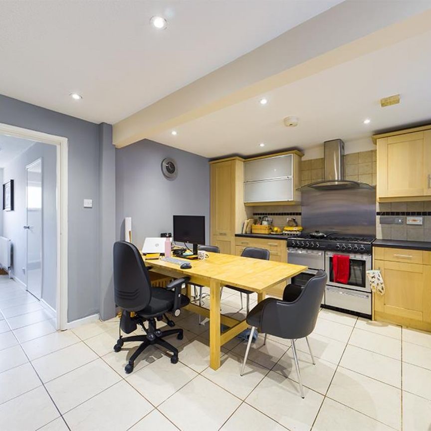1 bedroom Flat To Let - Photo 1
