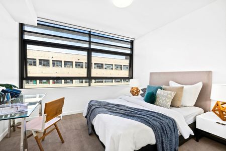 Sleek & Modern Apartment With Great Facilities - Photo 4