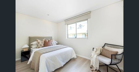 Stylish coastal haven in prime location - Photo 3