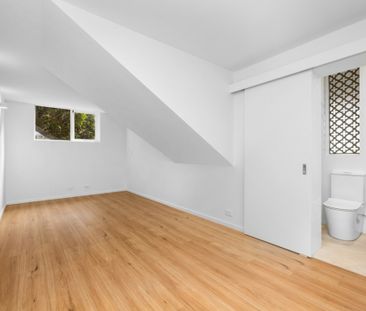 Stunning Views, Stunning Home - Photo 3