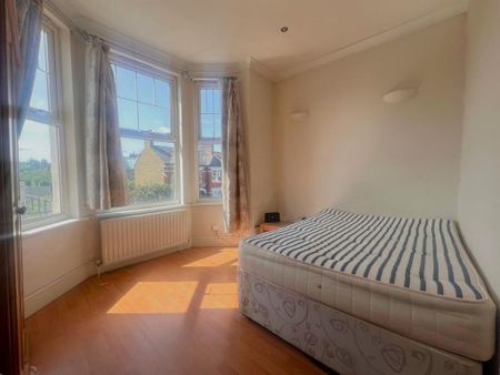 3 bedroom flat to rent - Photo 2