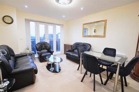 2 bedroom flat to rent - Photo 2