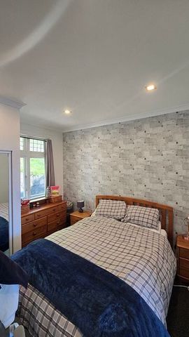 Charming 4BR Hataitai Haven w/ AC & Balcony - Photo 4