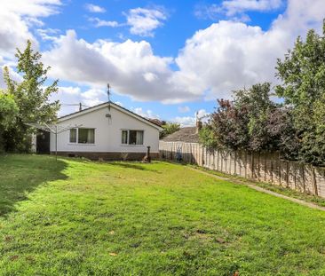 3 bedroom detached bungalow to rent - Photo 1