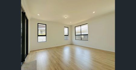 Near New 5 bedroom Modern Family Home in Highly Sought After Location!! - Photo 2