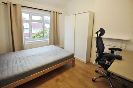 3 bedroom House To Let Total Size: 871 SQ FT - Photo 3