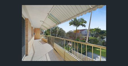 RARE 3 BED BROADWATER UNIT WITH LIFT ACCESS - Photo 3