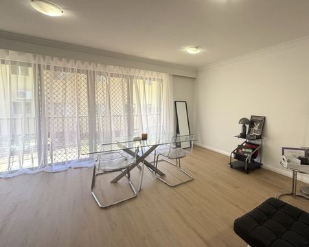 Spacious Coastal Apartment in Boutique Complex - Photo 2