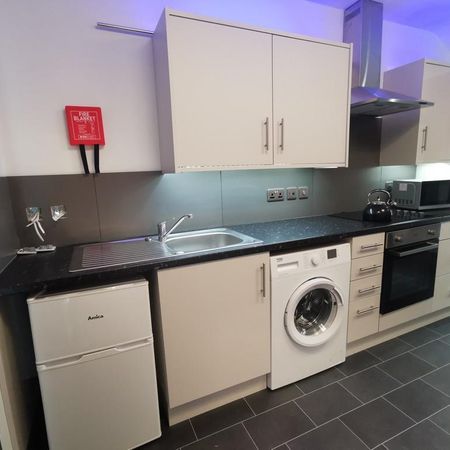 1 bedroom private hall to rent - Photo 3