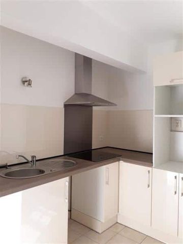 BEAUVAIS – F3 PROCHE CENTRE VILLE - Photo 2